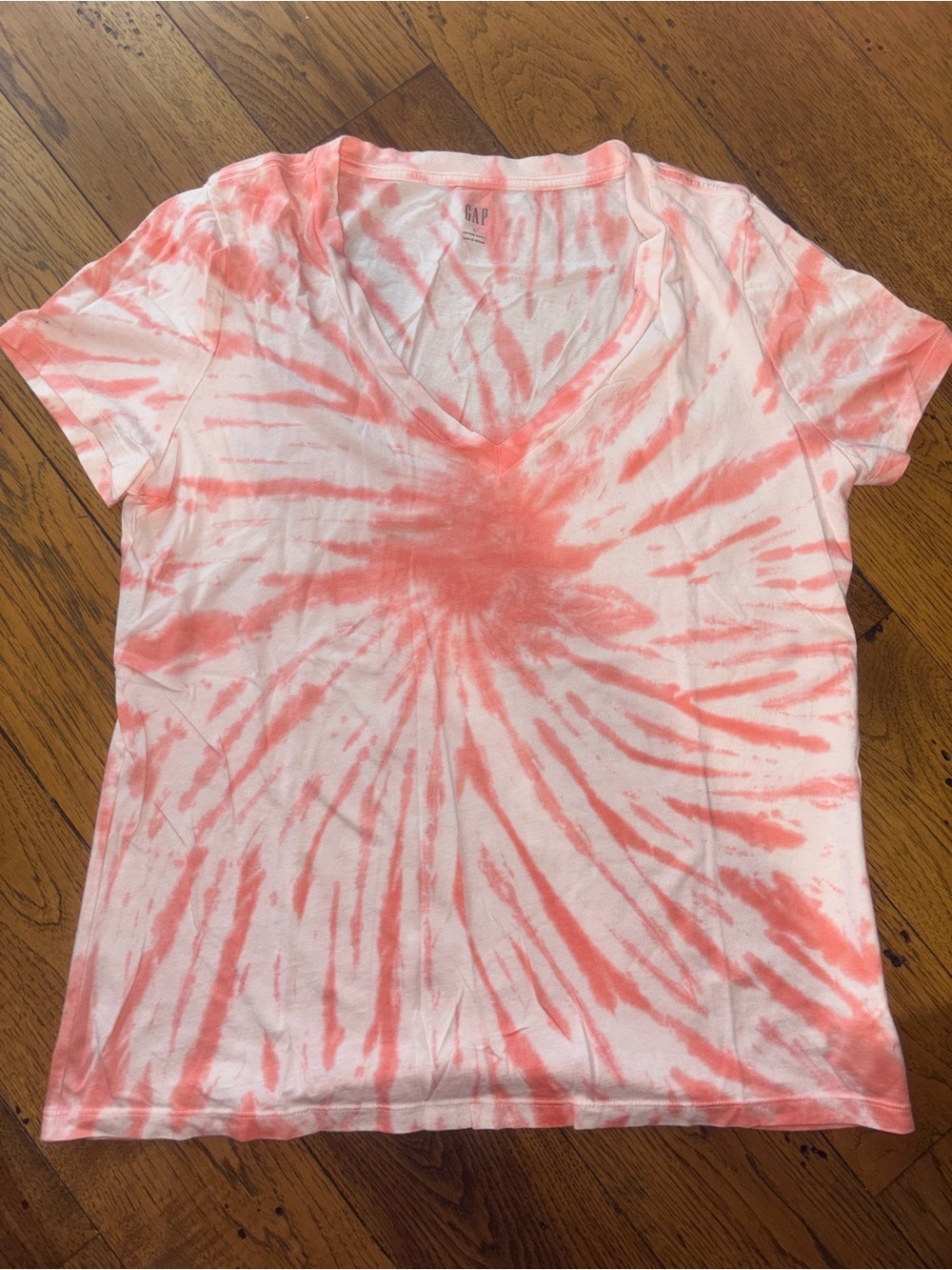 GAP Women’s 100% Cotton Coral and White Tie-Dye V-Neck Tee Size Large